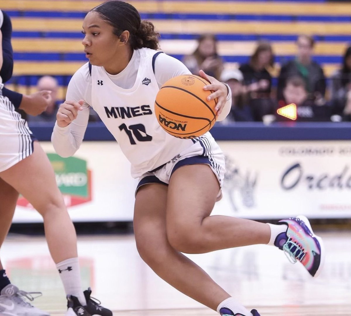 swbsrecruiting's tweet image. 🤔👀 This kids production is crazy! Doing more w/ less minutes than most in the country. @MinesWBB PG @sunidaviss Leading scorers in 1st sits 2nd/2nd half same process. This is staying ready D1 PG that chose education over a level! What doesn’t make sense let it ⛽️ you. SWBS FAM!