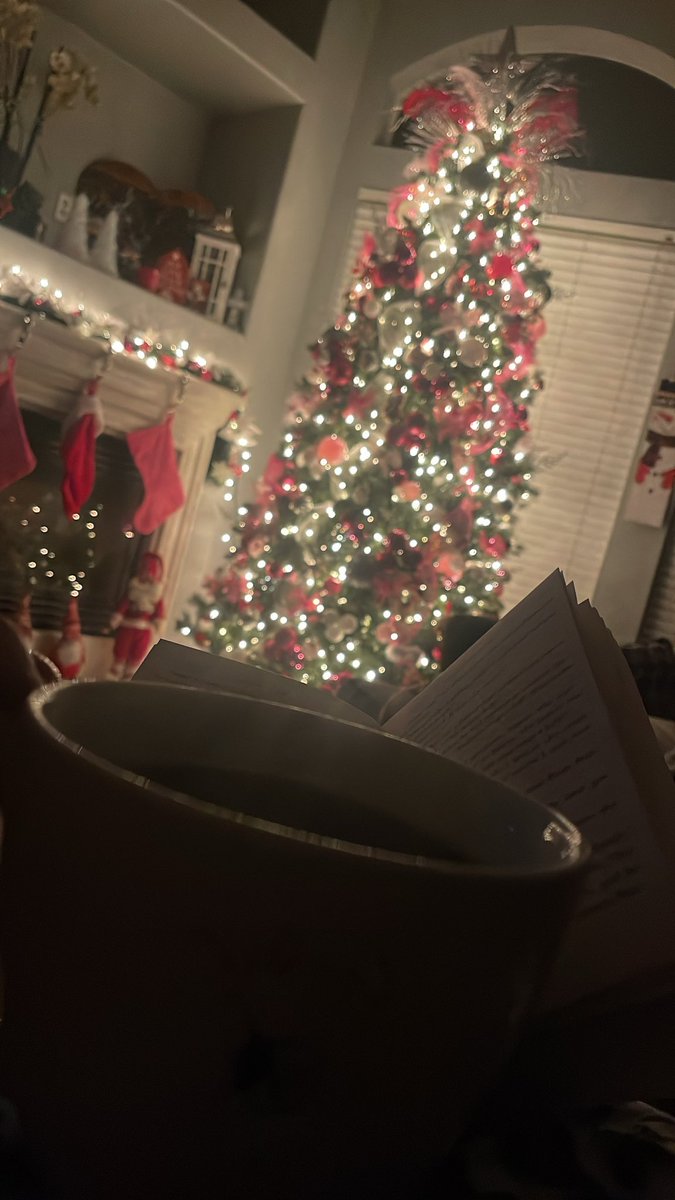 sarahsmiles2105's tweet photo. Perfect Sunday 🩷🎄📖🫖 #HappyLittlePeach #PeaceIsPriceless https://t.co/5wAYNJXW1U