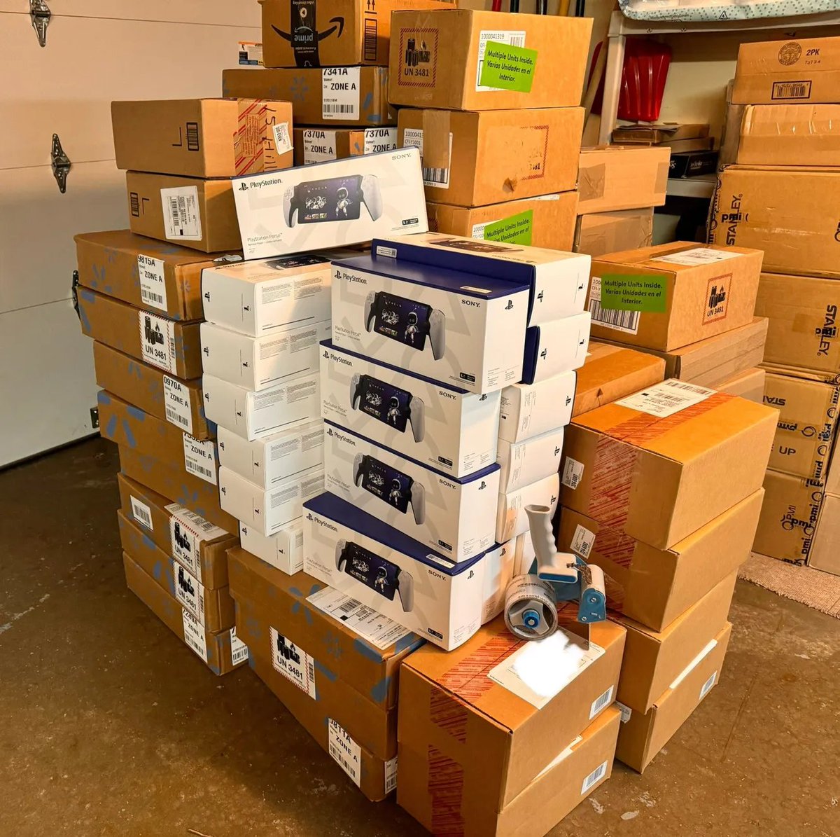 We hit over 500+ PS5 portals between myself and <a href="/LothTerry23/">Terry the Kid</a>  in <a href="/boomer_fnf/">BoomerFNF</a> 

Who slacked on this unexpected stimmy? 

Reply with 🫠and I will send one of you a free PS5 Portal for Christmas.