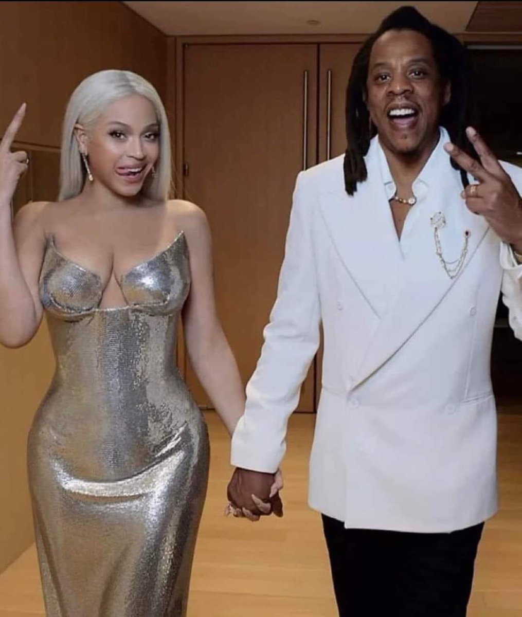 ReturnOfKappy's tweet photo. Who is Jay-Z with..? 

#WeWantAnswers https://t.co/UmTBoUjkQv
