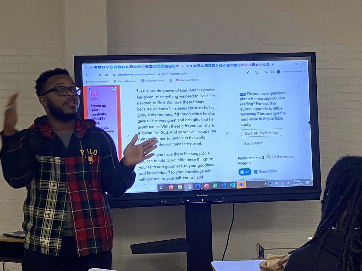 CoachChrisLee2's tweet photo. Our Skyline HS FCA group is growing. Thankful for the time and effort these young people are putting into their spiritual growth! We even have a few adults popping in now :) .... Greater Life Students Chris ChristianMartyr Lee #dallasskylinehighschool #fca #preachJesus https://t.co/PGUFSojyBB