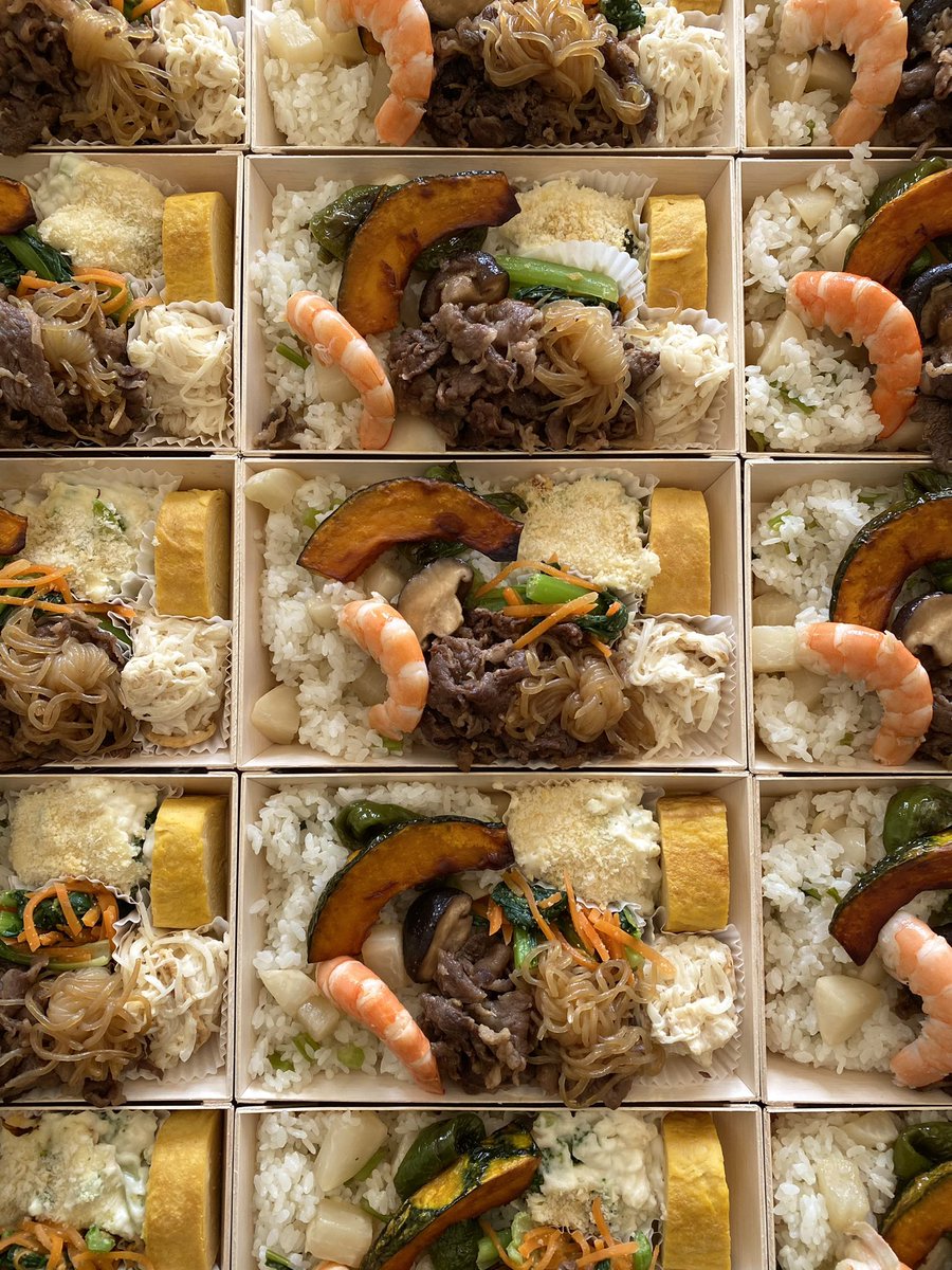 kamono_bento's tweet photo. ⚪︎menu⚪︎
カブの混ぜご飯
和牛のしぐれ煮
海老のうま煮
卵焼き
大根とほたてのサラダ
ブロッコリーグラタン
小松菜と人参のナムル
かぼちゃと万願寺とうがらしの揚げ浸し
#ケータリング #ロケ弁 #お弁当 https://t.co/kG3W23tlvD