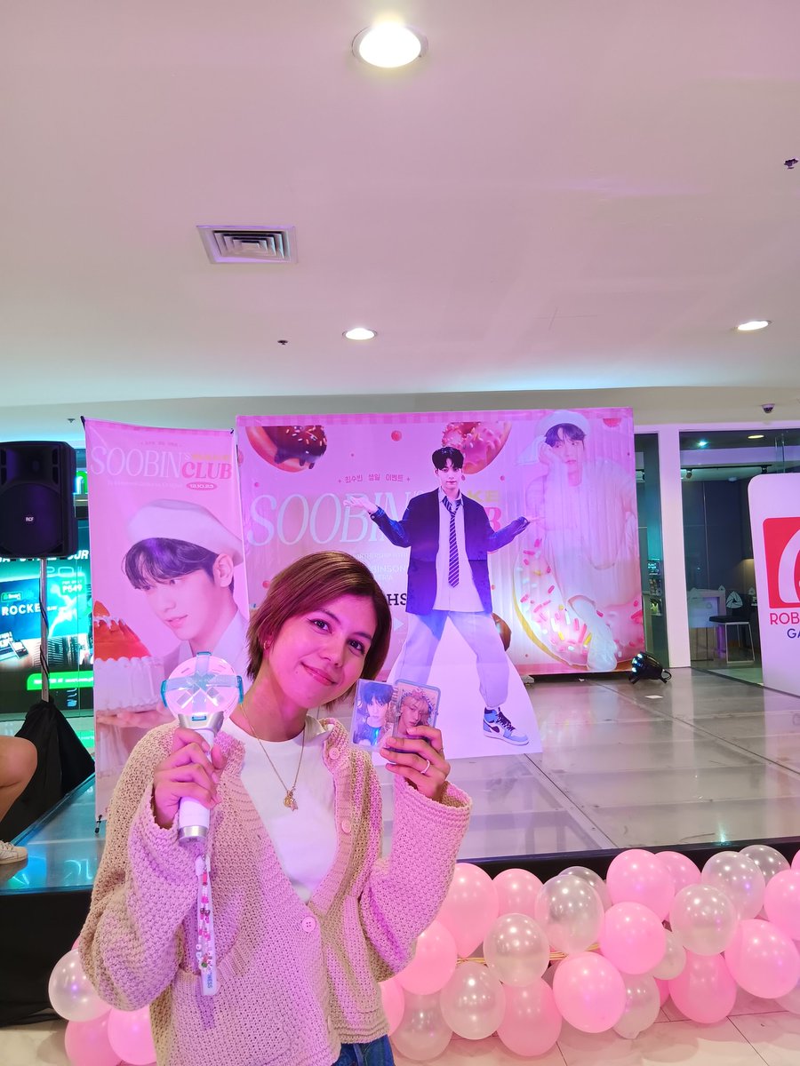 thatmoarmygirl's tweet photo. I meet a lot of moots, nabudol, nanalo sa raffle and nag enjoy!! 🥺🫶
See you sa mga sunod na cse guys!!

#SoobinsBakeClub
#BakingWithSoobin https://t.co/ErgMj6bLYF