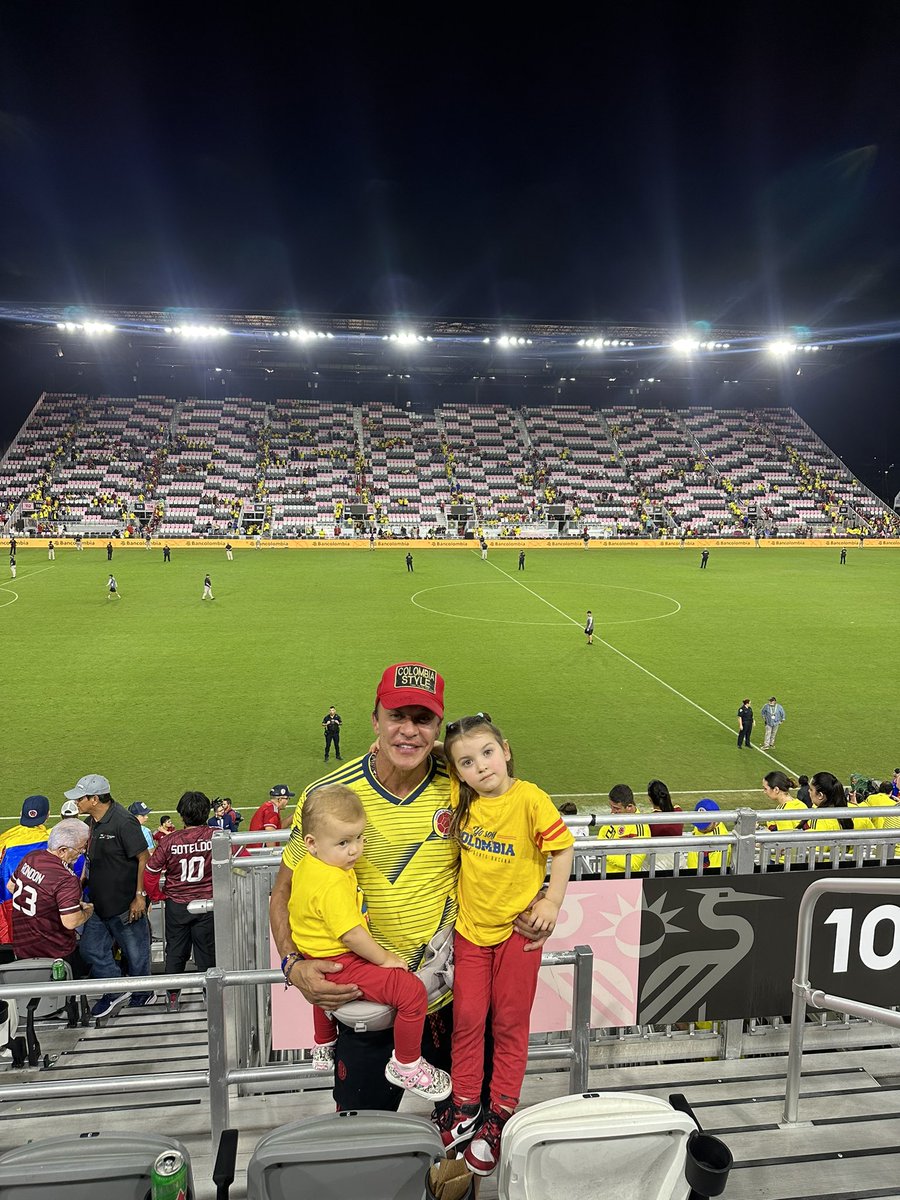 Colombia 1 - Venezuela 0 Primer juego de mis princesas 😍🇨🇴