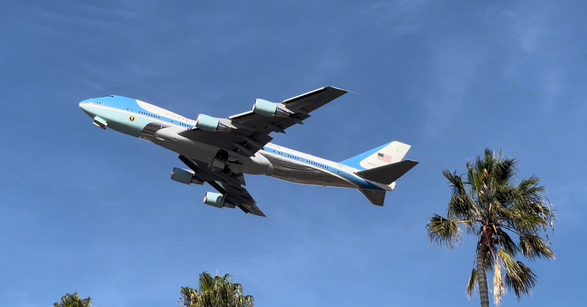 anthrsdo's tweet image. Bye bye #POTUS 👋 #AirForceOne leaving @flyLAXairport on a sunny Sunday afternoon. 🇺🇸 🛫 #avgeek