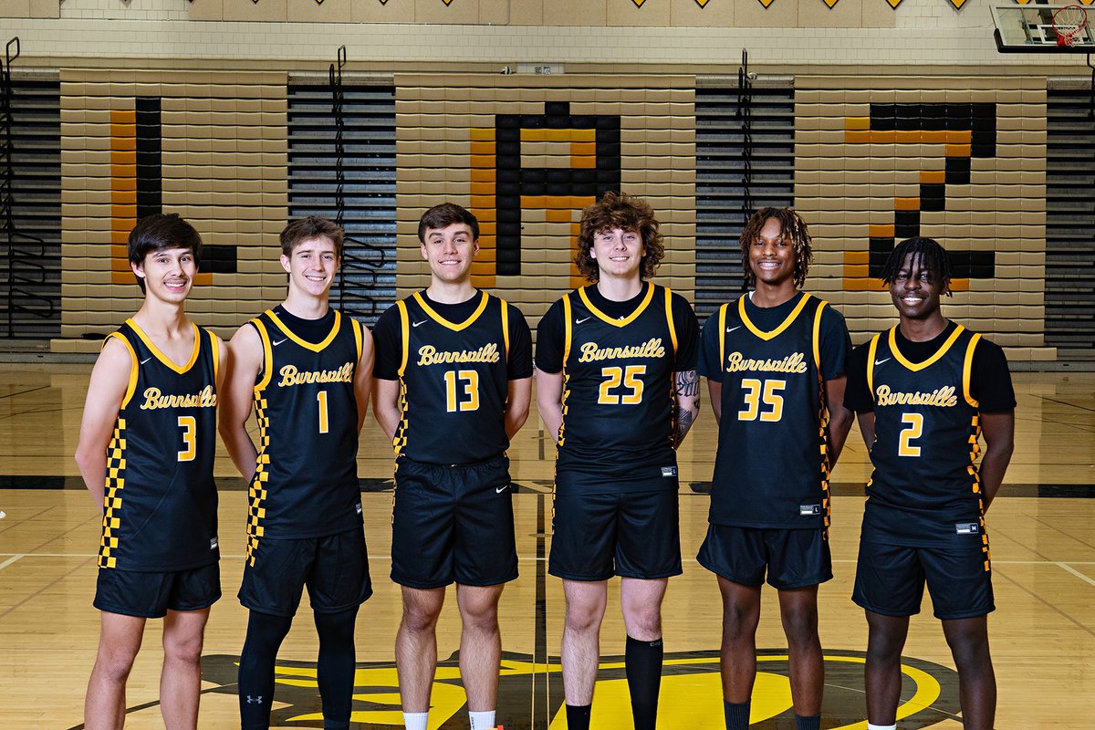 Your 2023-24 Burnsville Blaze Boys Basketball Teams! Home opener tomorrow!  9th grade at 4:15, JV at 5:30, Varsity at 7! 

#BlazeHoops #BurnsvilleBasketball 🏀🔥🏀🔥

Tickets may be purchased online! vancoevents.com/us/events/land…
