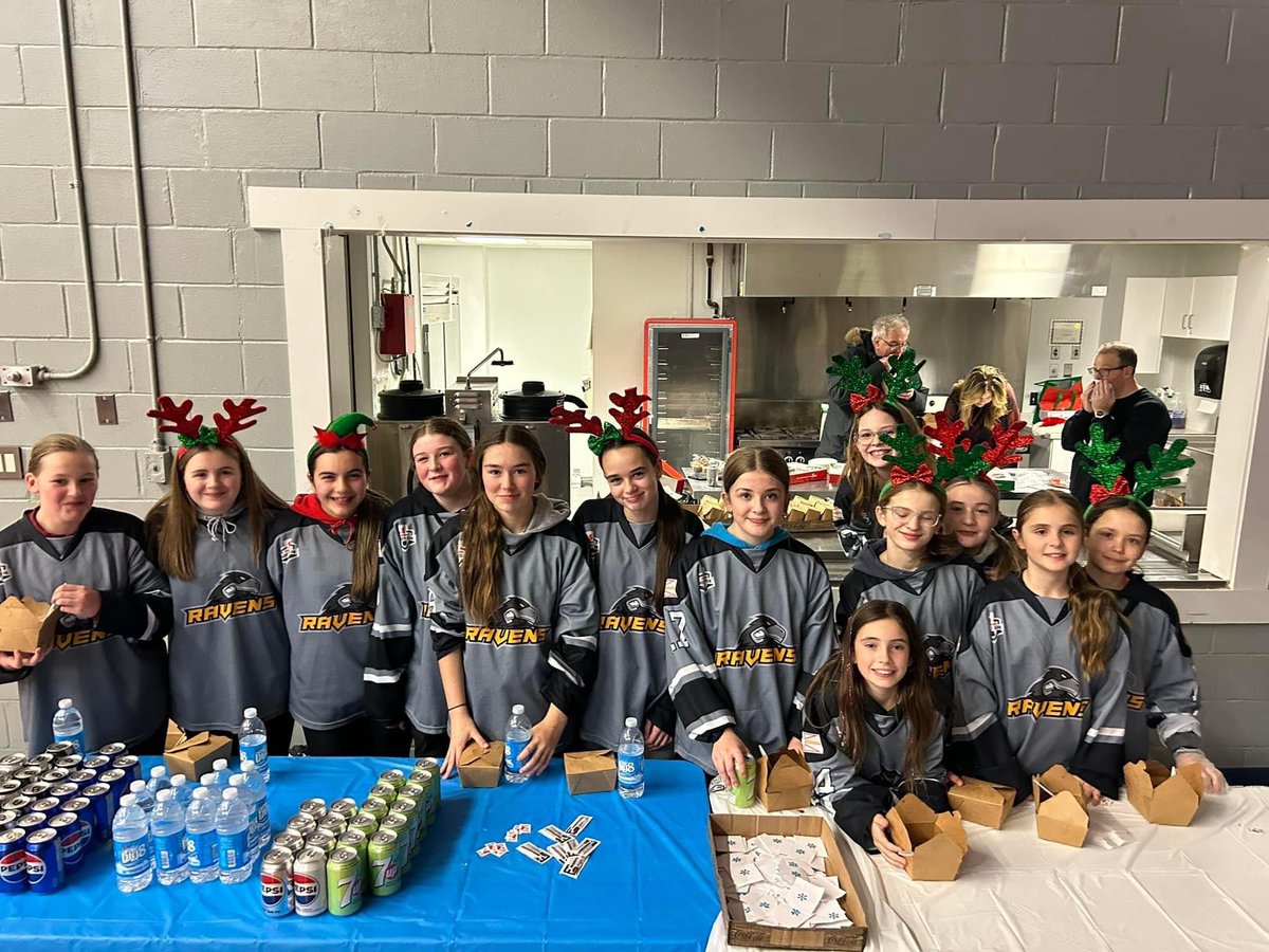 U13AARavens's tweet photo. Nothing but smiling faces all around as the @DJHLnews GU13 Ravens gave a little back this holiday season volunteering at the @SpecialONL Christmas Party.  Showing slick moves both on and off the ice!  #makingmemories #HolidayHelpers https://t.co/KSqTL5bhpB