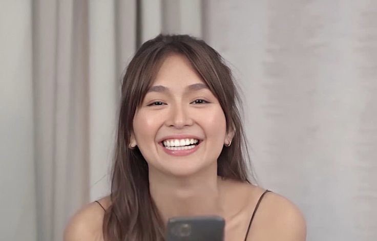 jnksaeri's tweet photo. “could be something”
╰ a #kathdine taglish socmed au ⋅₊˙♡﹗

— wherein kei (k) jokingly claims to be tashi’s (n) ‘gf’ not until the latter notices her. https://t.co/ZqhjtrizHp