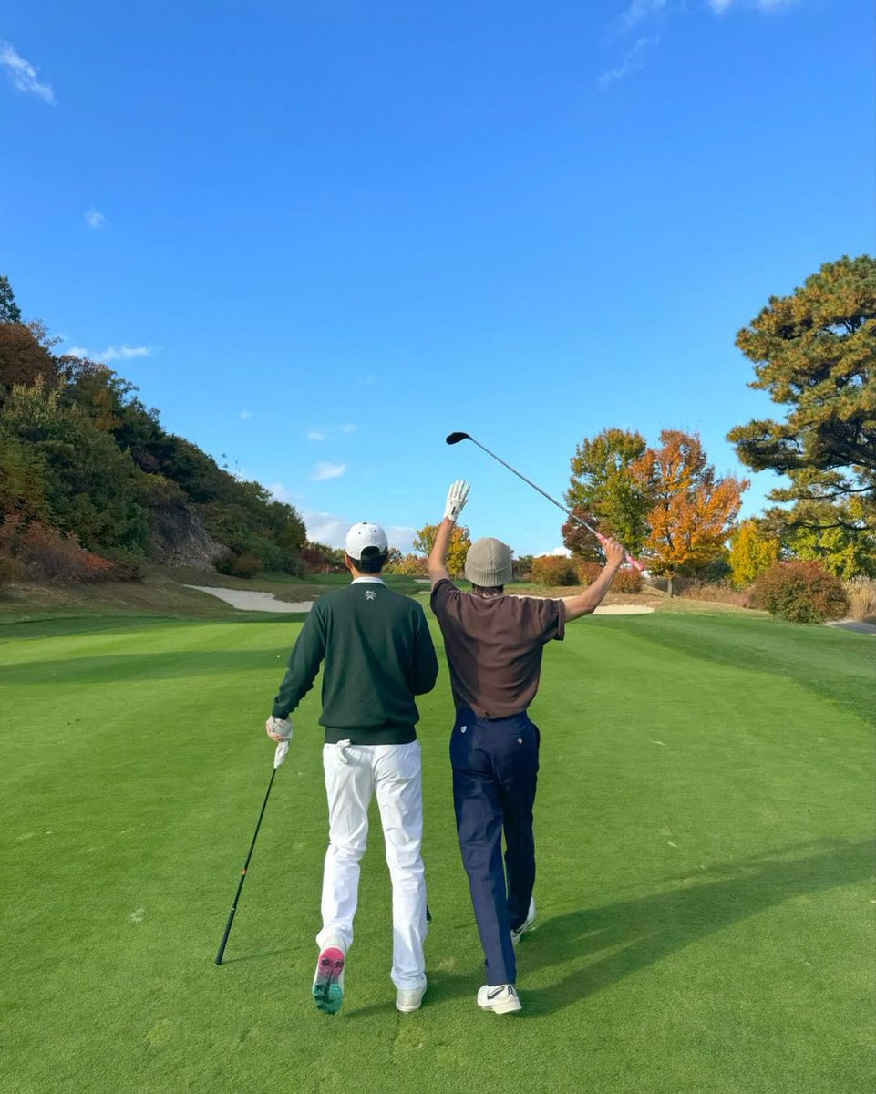 taeguide's tweet photo. [INFO] Pro Golfer ByungSeok shared pictures with Taehyung https://t.co/tMxuZC6kgz