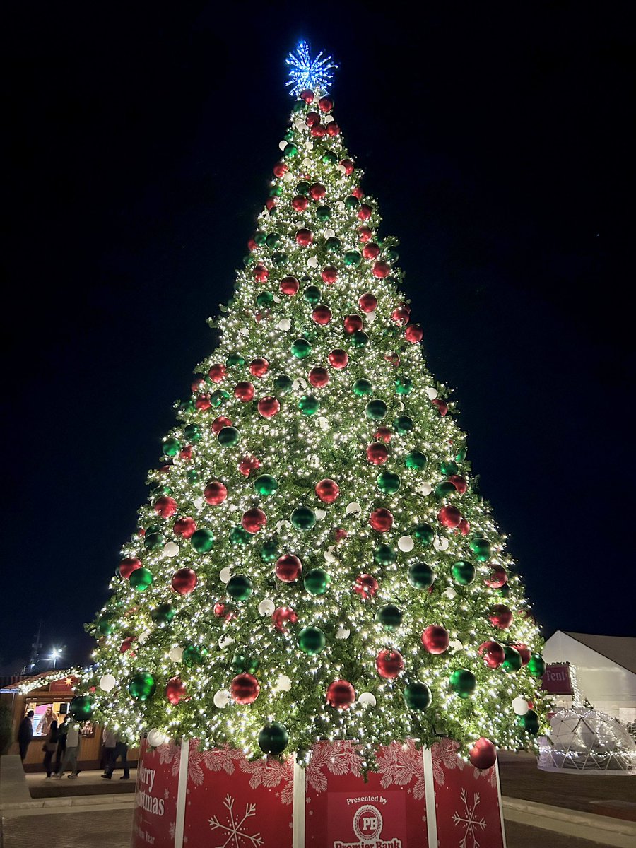 Took this old German Benz to this great German Christmas festival — the #Christkindlmarkt in <a href="/CityofCullman/">City of Cullman Municipal Government</a>. Beautiful town in <a href="/TweetHomeAla/">Sweet Home Alabama</a>. #w126 <a href="/MB_Museum/">Mercedes-Benz Museum</a>