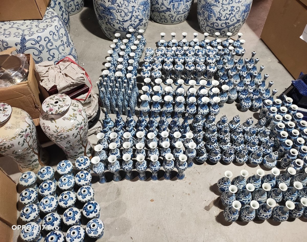 mini vases ready! blue and white porcelain small vases

#blue #interior #blueinterior #bluehome #homedecor #porcelain #homedecoration #homedesign #homeinspiration #minivases #blueandwhitesmallvases