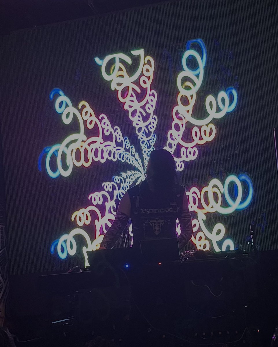 johnny cache tweet media