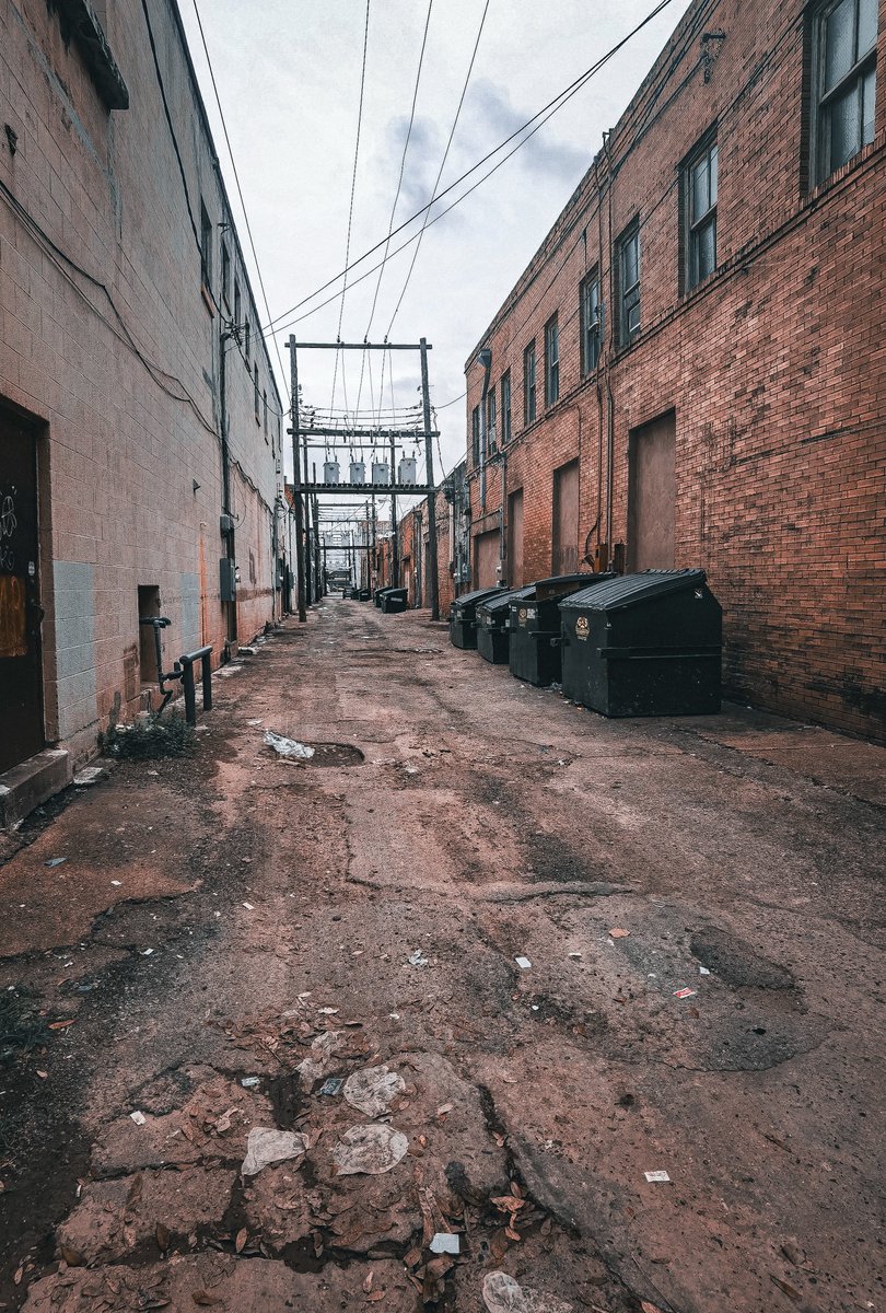 Hace unos días fui a Matamoros y "crucé" la frontera caminando y en este hilo pequeño les dejo lo que capturé de ambos lados con mi cel :)

Matamoros / Brownsville