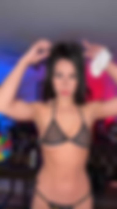 Sarena Banks is live now! https://t.co/Eroh9qdBT5 https://t.co/upuWZLS71T