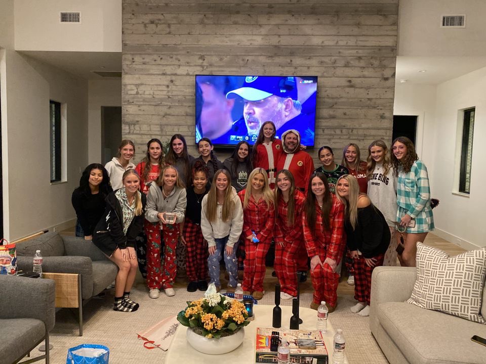 Tonight we capped off our last weekend of games for the year with a holiday celebration! Thank you to the @catewagner_ family for hosting. @adamflynnAF @StingSoccerClub