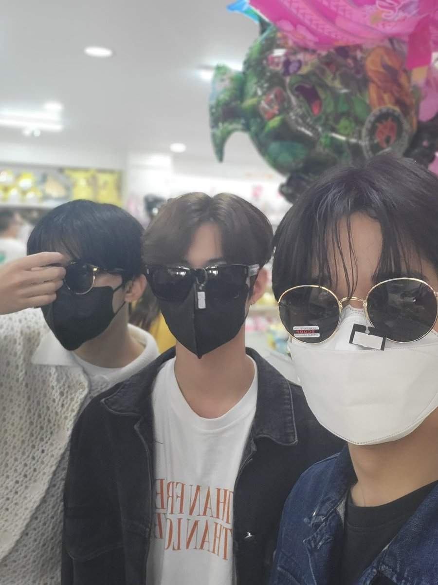 [#준우]
나의 오랜 친구 노씨... 생일 축하한다
오늘은 맛있는 거 많이 먹고 아프지 말자

#루네이트 #LUN8 #이안생일 #닥스훈트
#얀랑해_우리_노이안_생축
#DeerMylan_happybirthday