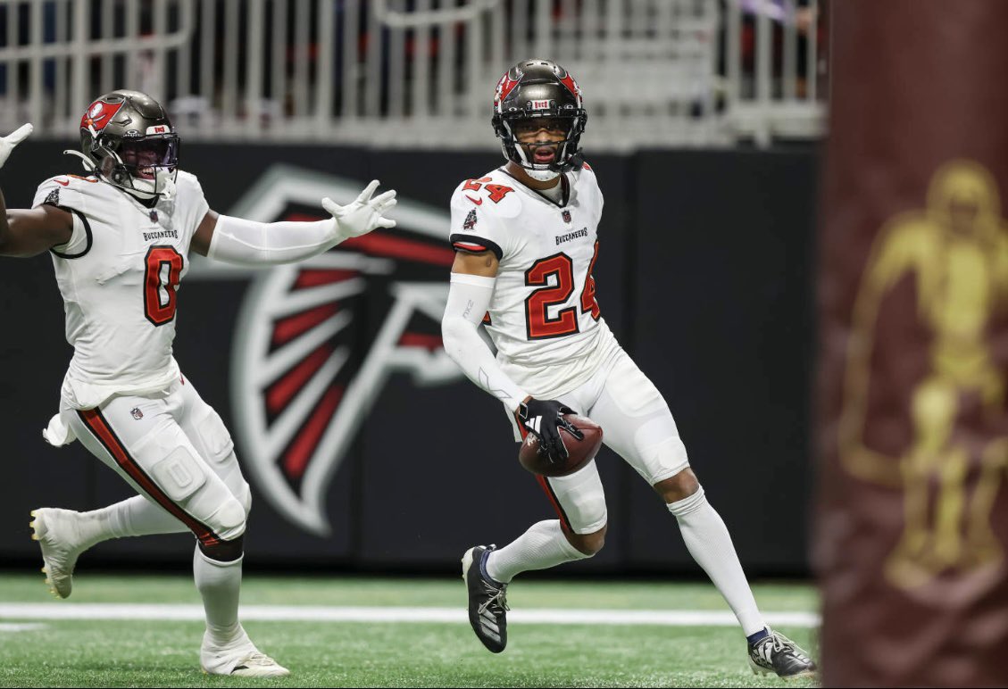 Cory_Hays407's tweet photo. Notable stats from today’s game:
-Rachaad White 135 all purpose yards, 1 TD
-Zyon McCollum 9 tackles, 2 pass deflections 
-Antoine Winfield Jr 8 tackles, 1 sack, 1 forced fumble
-KJ Britt 8 tackles 
-Carlton Davis III 4 tackles, 3 pass deflections, 1 INT

#GoBucs https://t.co/eNHhzjRikA