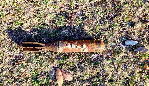 kashmirnew1's tweet image. Rusty explosive shell recovered from Dhara village of Rajouri
#RustedExplosiveShell #SuspiciousObject #KalJeevanMission #DharaVillageThanamandi #Destroyed #Rajouri 
kashmirnewshighlights.com/2023/12/blog-p…
