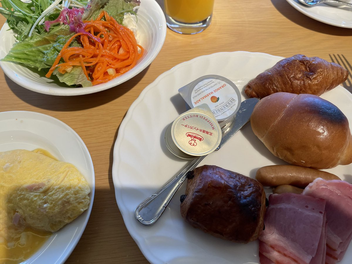 hisakids's tweet photo. ホテル朝食、オムレツ一つ一つ作ってくれるとこだったのでラッキー https://t.co/ebNCRNVuRA