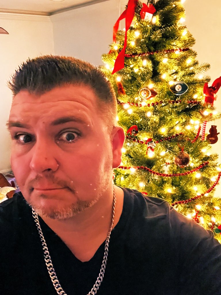 Any other singles putting up their Christmas trees this year? I’m probably traveling to see family instead of the other way around. Why do I spend time doing this?