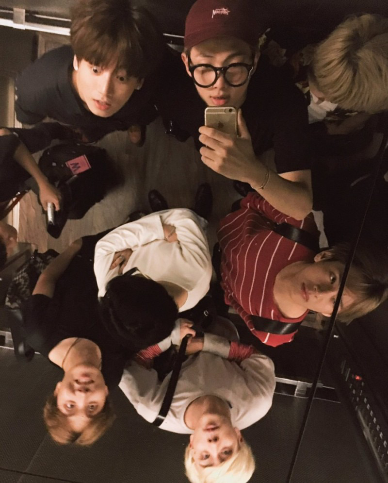 YDMM07HOBI's tweet photo. NUEVO POST DE TAEHYUNG EN WEVERSE 🐻❤️✨

🐻 Creo que te voy a extrañar mucho.
Para ser honesto, es una verdadera lástima que no pueda tener más recuerdos felices con ARMY por algún tiempo, si no fuera por eso estaría bien, pero no poder ver a ARMY es lo más difícil.

(+) https://t.co/UJ69RLaNNT