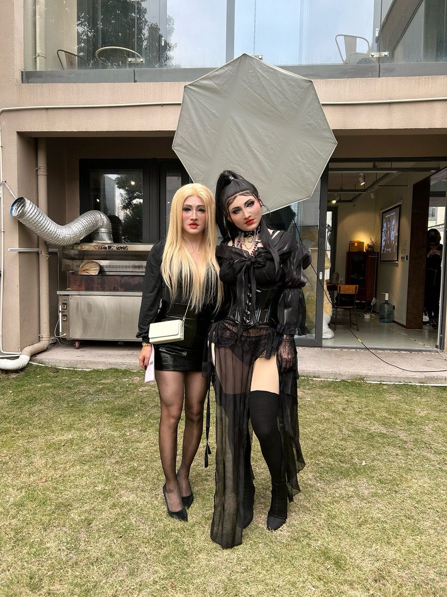 cier0000's tweet photo. 茉莉沙龙 - 1
我还是不敢亵渎心中的女神兔，只有跟她拍照是老老实实的（乖巧）
其他的小骚货们，我就忍不住了
#茉莉沙龙 #Molly2 #莫丽斯 https://t.co/uQYS1g0FlA