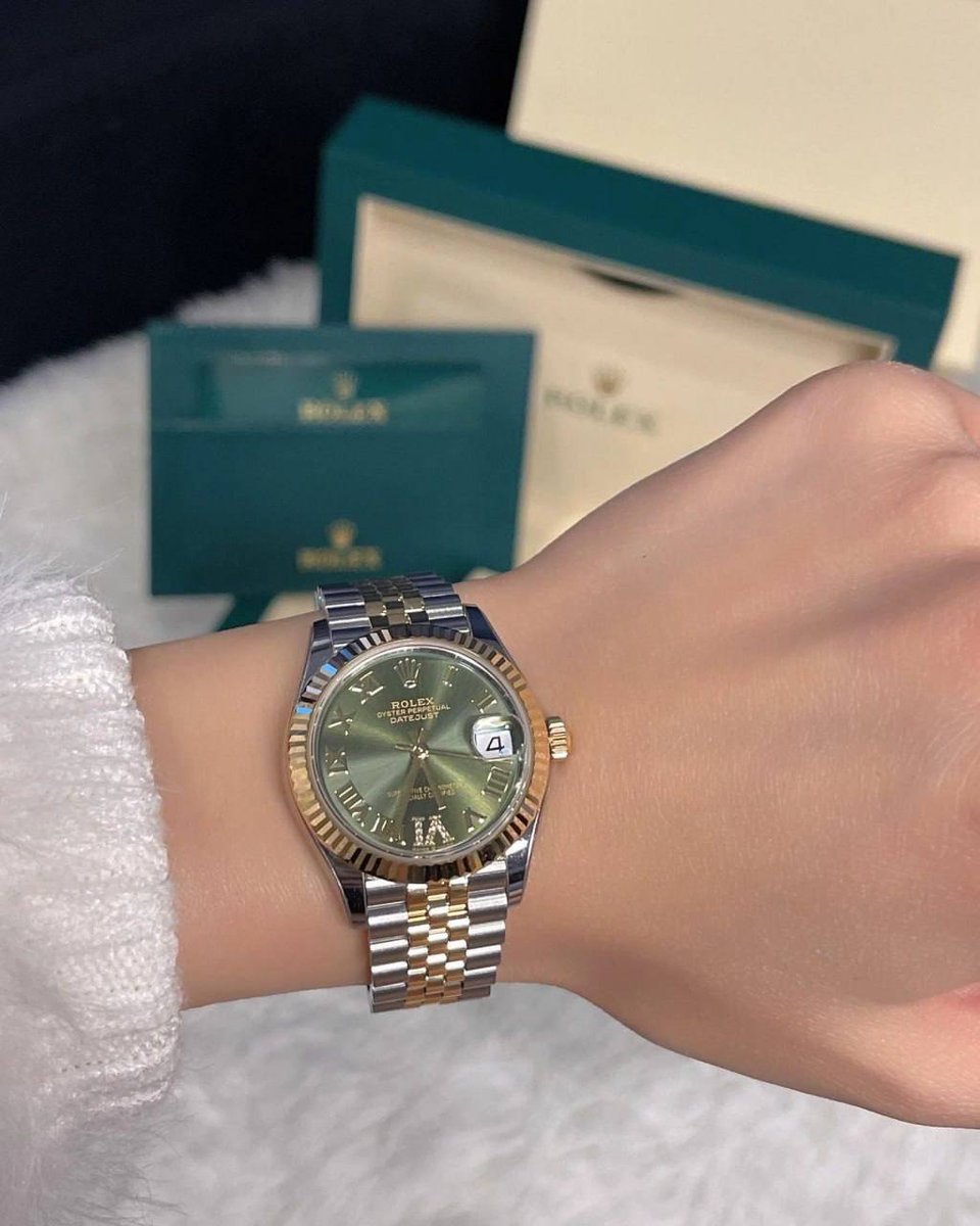 SweetGirl55's tweet photo. #Rolex #women’s watch ️ #watch https://t.co/7bl4nvmSs9