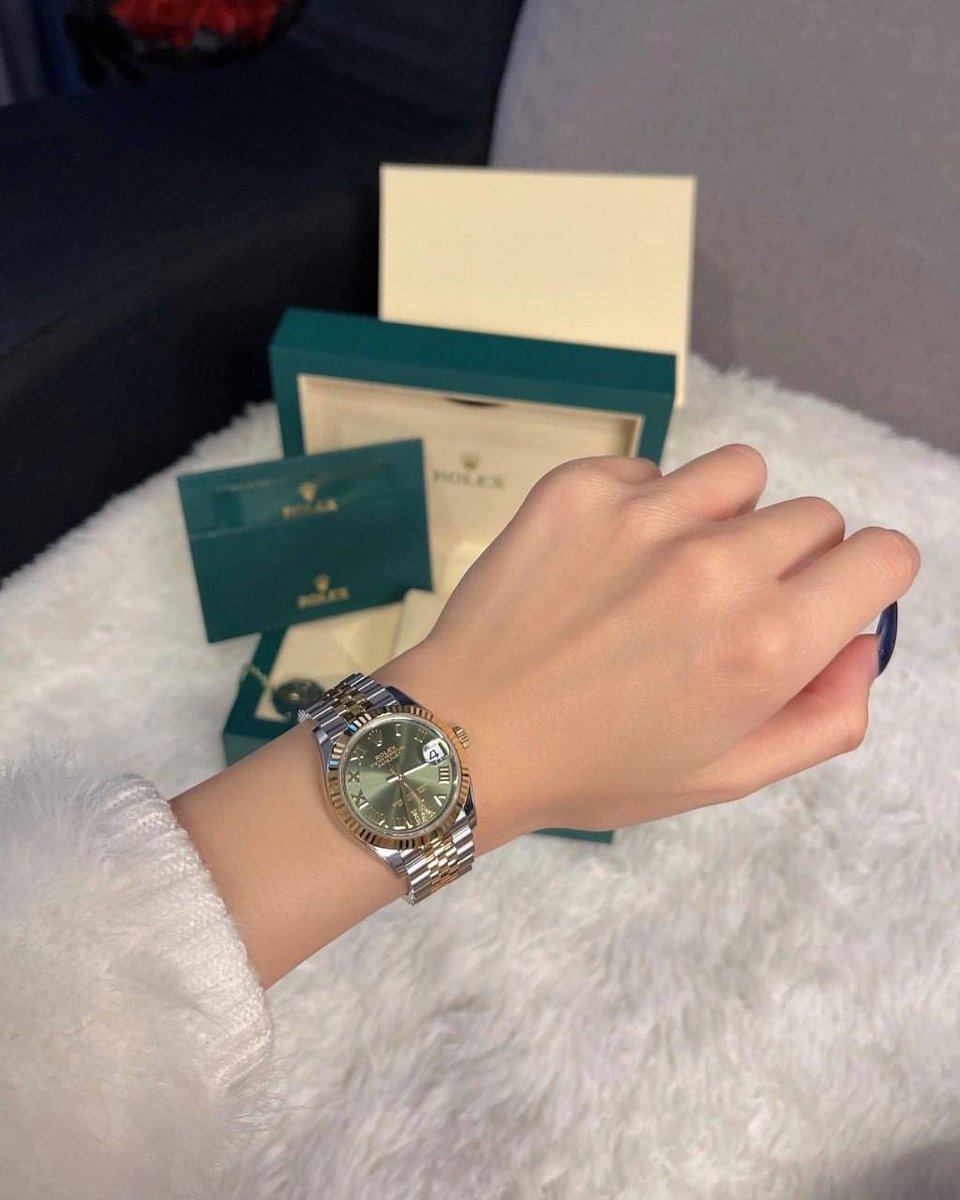 SweetGirl55's tweet photo. #Rolex #women’s watch ️ #watch https://t.co/7bl4nvmSs9