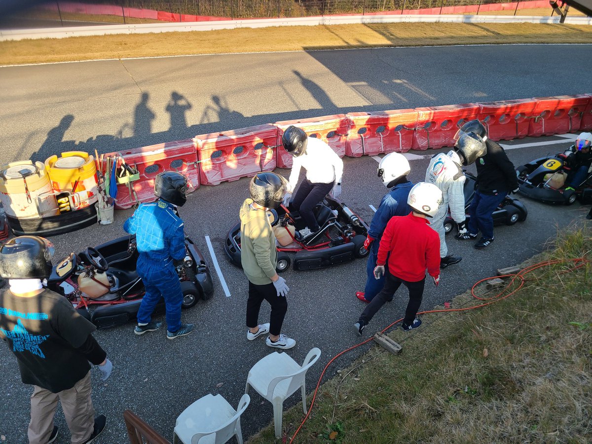 racer_kazu's tweet photo. 昨日は下村兄弟 @shimo0528 @tsuyomo32 が主催するカートイベントが千葉県八千代市にあるネオスピードパークさんで行われました✨
初心者から経験者までたくさんの方が参加されかなり盛り上がりました！
僕の成績はというと…🙃🙃🙃

主催の下村兄弟、参加された皆様、お疲れ様でした🙌 https://t.co/EXPjxAiBGR