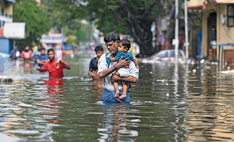 DrPraveenwrites's tweet photo. Dear Chennai people, voters – A clarion call to you!

There is no doubt that the Chennai flood was a heart-wrenching calamity leaving everyone reeling. What could have been otherwise meticulous management of the floods ended up being disastrous due to the sheer mismanagement of the DMK government. As CM Mr.Stalin has announced a 6000 Rupees to ‘affected’ families, I urge you to ask yourselves the following questions.

How are the ‘affected’ families determined. Just like the Kalaignar Magalir Urimai Thittam, would preference be given to those close to DMK?. Why were relief materials given to those based on preferential tokens?

What happened to the 4000 crores that was allotted for rain and flood management. Isn’t it part of the taxes you paid?

What about the people who don’t receive the 6000 rupees, why should tax payers’ money be wasted because of the poor handling of the floods, relief and rehabilitation work?

Where were the sitting MPs during the floods? Aren’t they your representatives from different constituencies in Chennai?

Is all the agony and ordeal you went through worth just 6000 rupees. Is your life worth just 6000 rupees?

Why did the CM tweet just a month ago that “Gone are times of worrying about rains in Chennai. DMK The reason for that is the work done after taking over the government”? If CM was so confident, why did the government fail miserably? Isn’t this betrayal of trust you had on this government?

Finally, are you going to vote again for this corrupt, inefficient, innocuous, incapable, demented, clueless, uncharismatic, uncharitable and undemocratic govt again in 2024?

Chennai people, please ponder over it. Your votes are invaluable. Look around and see who has genuine concern for you and who works tirelessly and selflessly for you. Check who sees you as people and just not as votes!

Nandri Vanakkam

அன்பார்ந்த சென்னை மக்களே, வாக்காளர்களே - ஒரு அன்பு விண்ணப்பம்

சென்னை வெள்ளம் அனைவரையும் புரட்டிப் போட்ட இதயத்தை உலுக்கிய பேரிடர் என்பதில் சந்தேகமில்லை. திமுக அரசின் தவறான நிர்வாகத்தால் பேரழிவாக முடிந்தது. முதல்வர் திரு.ஸ்டாலின் பாதிக்கப்பட்ட குடும்பங்களுக்கு 6000 ரூபாய் நிதியுதவி அறிவித்துள்ள நிலையில், பின்வரும் கேள்விகளை உங்களிடம் கேட்குமாறு கேட்டுக்கொள்கிறேன்.

'பாதிக்கப்பட்ட' குடும்பங்கள் எவ்வாறு தீர்மானிக்கப்படுகின்றன. கலைஞர் மகளிர் உரிமைத் திட்டம் போல் திமுகவுக்கு நெருக்கமானவர்களுக்கு முன்னுரிமை அளிக்கப்படுமா? முன்னுரிமை டோக்கன்களின் அடிப்படையில் நிவாரணப் பொருட்கள் ஏன் வழங்கப்பட்டன?

மழை வெள்ள மேலாண்மைக்கு ஒதுக்கப்பட்ட 4000 கோடி என்ன ஆனது. நீங்கள் செலுத்திய வரிகளில் இது ஒரு பகுதி இல்லையா?

6000 ரூபாயை பெற்றுக் கொள்ளாத மக்கள், வெள்ளம், நிவாரணம் மற்றும் மறுவாழ்வுப் பணிகளை மோசமாகக் கையாள்வதால் வரி செலுத்துவோரின் பணத்தை ஏன் வீணடிக்க வேண்டும்?

வெள்ளத்தின் போது சிட்டிங் எம்.பி.க்கள் எங்கே இருந்தார்கள்? அவர்கள் சென்னையில் உள்ள பல்வேறு தொகுதிகளைச் சேர்ந்த உங்கள் பிரதிநிதிகள் இல்லையா?

நீங்கள் அனுபவித்த வேதனைகள் அனைத்தும் வெறும் 6000 ரூபாய்தான். உங்கள் வாழ்க்கை வெறும் 6000 ரூபாயா?

ஒரு மாதத்திற்கு முன்பு முதல்வர் ஏன் ட்வீட் செய்தார், “சென்னையில் மழை என்றதுமே வெள்ளம் வருமோ என்று பதறும் காலம் மாறிவிட்டது. தி.மு க. ஆட்சிப் பொறுப்பேற்றதும் மேற்கொண்ட பணிகளே அதற்குக் காரணம்!” ஒரு மாதத்திற்குள் அரசாங்கம் ஏன் படுதோல்வி அடைந்தது? இந்த அரசாங்கத்தின் மீது நீங்கள் வைத்த நம்பிக்கை துரோகம் இல்லையா?

இறுதியாக, 2024 இல் மீண்டும் இந்த ஊழல், திறமையற்ற, தீங்கற்ற, திறமையற்ற, மனச்சோர்வடைந்த, துப்பற்ற, பண்பற்ற, அறமற்ற மற்றும் ஜனநாயகமற்ற அரசாங்கத்திற்கு நீங்கள் மீண்டும் வாக்களிக்கிறீர்களா?

சென்னை மக்களே, தயவு செய்து யோசியுங்கள். உங்கள் வாக்குகள் விலைமதிப்பற்றவை. சுற்றிப் பார்த்து, யார் உங்கள் மீது உண்மையான அக்கறை கொண்டவர்கள், யார் உங்களுக்காக அயராது, தன்னலமின்றி உழைக்கிறார்கள் என்பதைப் பாருங்கள். உங்களை வாக்குகளாகப் பார்க்காமல் மக்களாக யார் பார்க்கிறார்கள் என்பதைச் சரிபார்க்கவும்!

நன்றி வணக்கம்!

#ChennaiFloods2023 
 #CycloneMichuang
#dmkinsultsvoters 
 #DMKFailsTN 
#DMKneveragain 
#துரோகி_திமுக