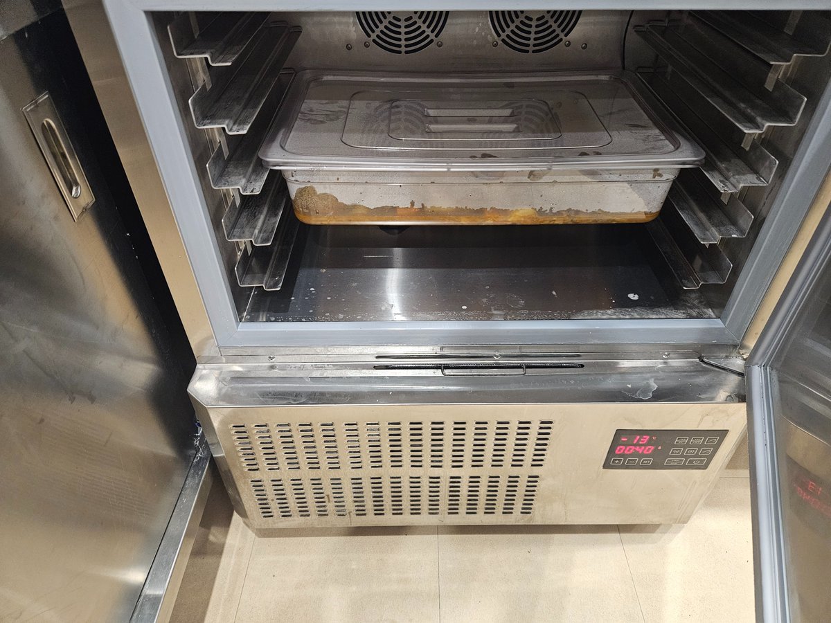 TrngQucDng3's tweet image. Cook and chill
Talica Kitchenlab - A Point Of Professional
#kitchenlab #hiddenkitchen #demostration