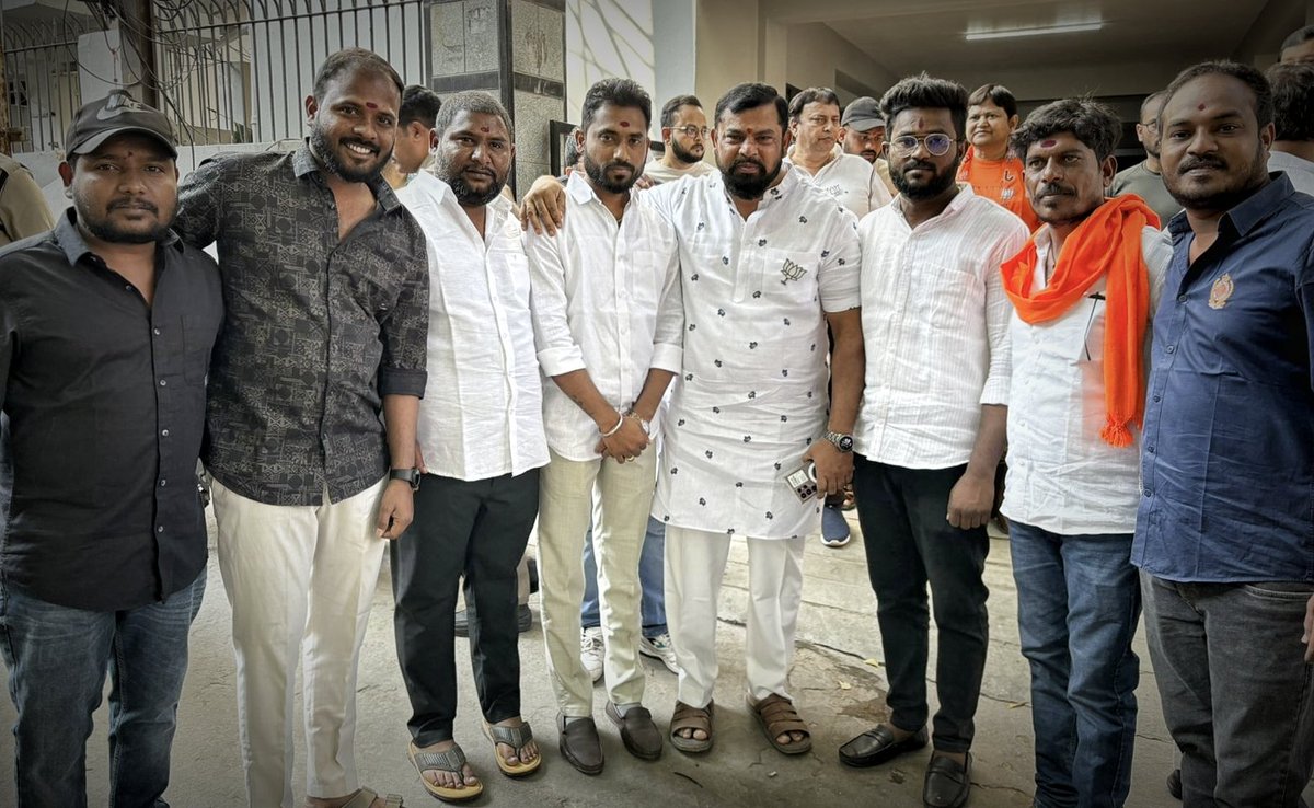MadneSurender's tweet photo. With Hindu @TigerRajaSingh https://t.co/BXhC02bIKJ