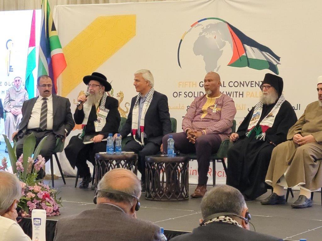 NetureiKartaPS's tweet photo. الوفد الحاخامي المناهض للصهيونية من نيتوري كارتا @NetureiKarta يحضر المؤتمر العالمي الخامس للتضامن مع فلسطين 🇵🇸، الأسبوع الماضي في جوهانسبرغ، جنوب أفريقيا

#GazaGenocide 
#Gaza_Geniocide 
#GlobalStrikeForGaza 
#StrikeForGaza https://t.co/x6XO7fCFy0