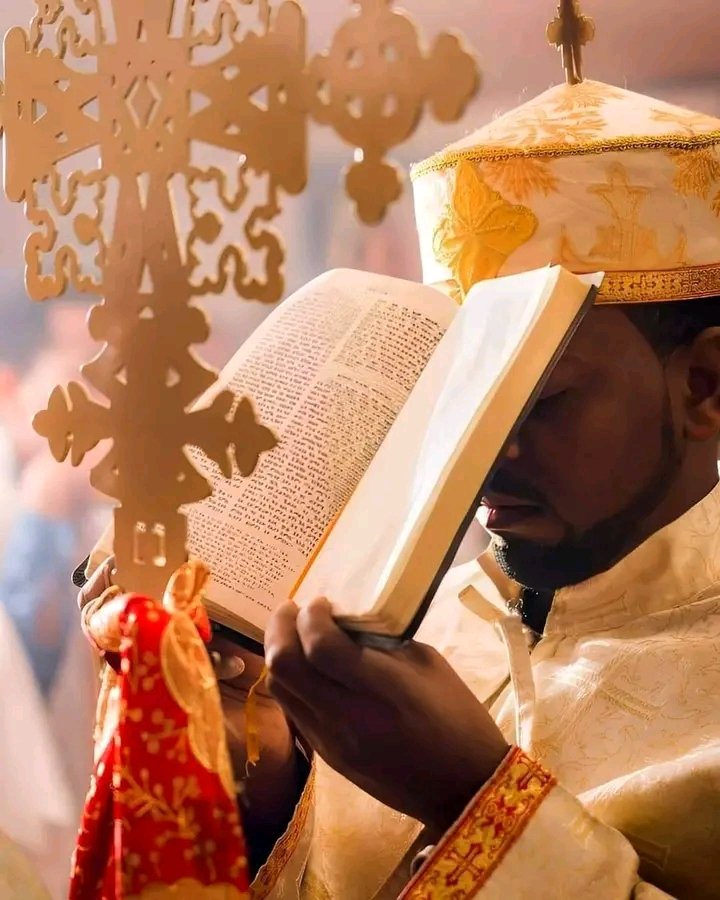 እስመ ኃያል አንተ እኲት ወስቡሕ ወለከ ስብሐት ለዓለመ ዓለም።
ምስጉን ክቡር የምትሆን ኃያል አንተ ነህና ለአንተ ክብር ይገባሃል ለዘለዓለሙ። 🙏🏿