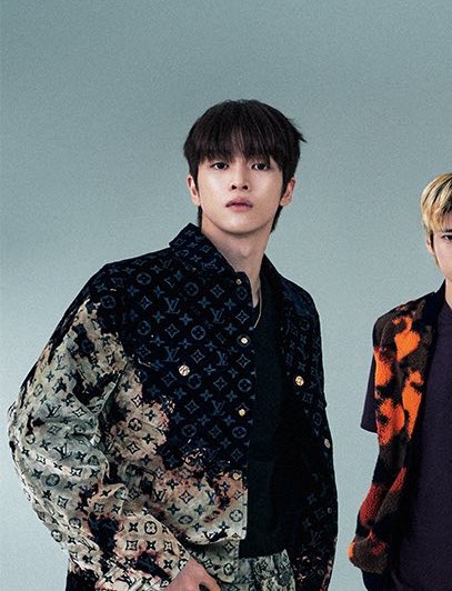 clover__913's tweet photo. 머리 삐죽 나온 루이비통 성찬이 너무 귀여워요... https://t.co/sp1b8ltDkQ