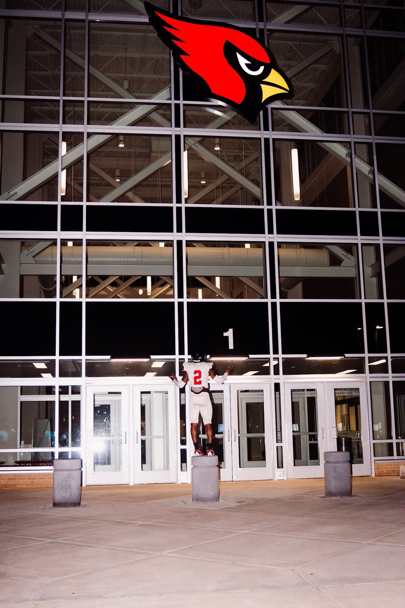 2️⃣Out! 
2x all conference 
1x all conference honorable mention 
2x team offensive mvp 
1x all district 
2x star tribune first team
2x star tribune all-metro team 
2x Kare 11 all-metro team
2,000+ rec yards
most rec yards in a season/game- 962/286 (school records)
MN All Star