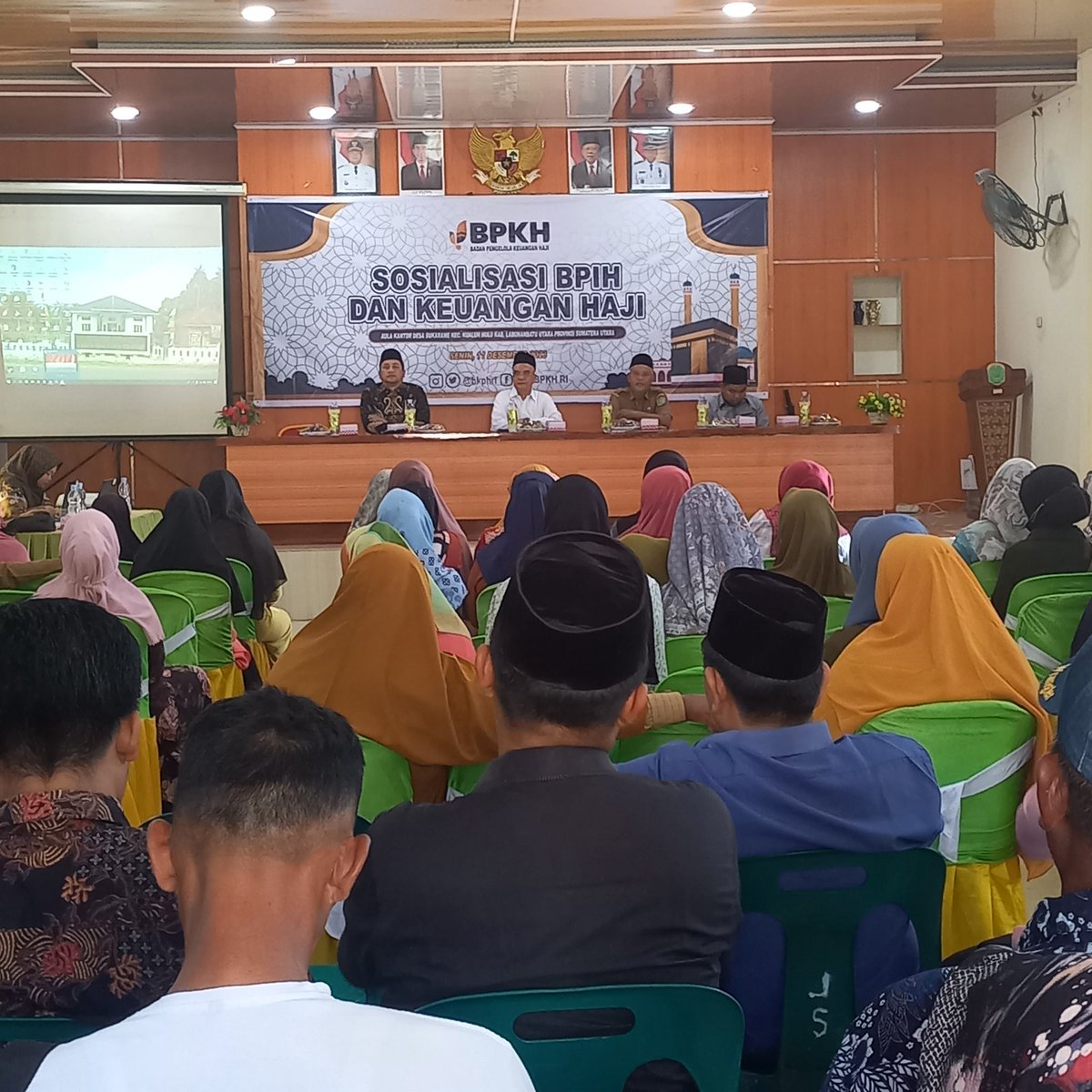 Marwan_Dasopang's tweet photo. Sosialisasi Biaya Penyelenggaraan Ibadah Haji (BPIH) dan Keuangan Haji di Aula Desa Sukarame, Kualuh Hulu, Labuhanbatu Utara, pada Senin, 11 Desember 2023.
#marwandasopang #reses #dprri #komisiviii #fpkb #bpkh #sosialisasibpih #keuanganhaji #sukarame #hualuhhulu #labuhanbatuutara https://t.co/zEDGSKxjNT