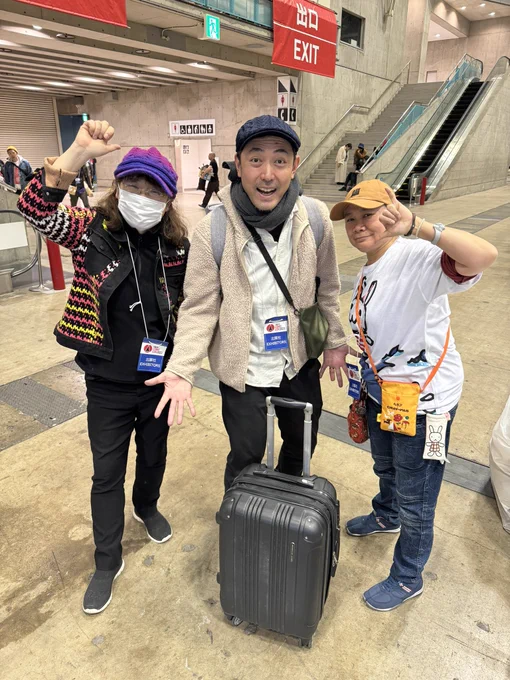 東京コミコン🗼3日間終了しました❗️ とっても熱い(暑い)時間を過ごす事が出来ました。ブースにお立ち寄り頂いた皆様有難うございました。久々に読者様とお話し沢山出来てとても楽しかったです。 まだまだ頑張れそう🌸  隣ブースのはたのさとし先生、色々お助けくださりホントにお世話になりました!  皆様、来年もどうぞ宜しくお願い致します🤲