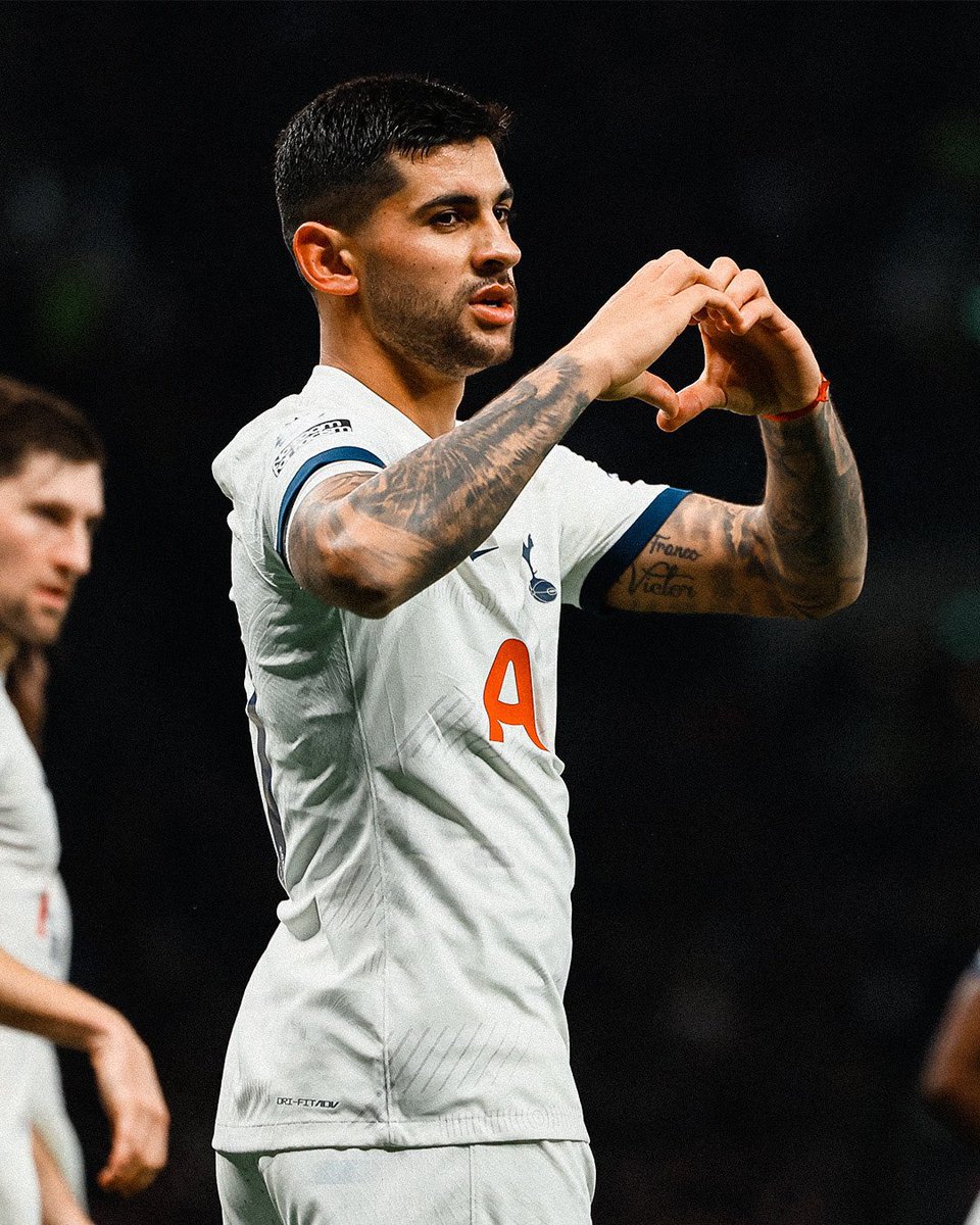 lautarodeIcampo's tweet photo. Señores si tuvieran que elegir a uno entre estas dos bestias, con quien se quedarían? Quién es mejor?

Necesito su ayuda, dado que en esta red social el análisis serio del fútbol es una cualidad inobjetable.

Es una pregunta realmente difícil… https://t.co/vb7KFcXbiT