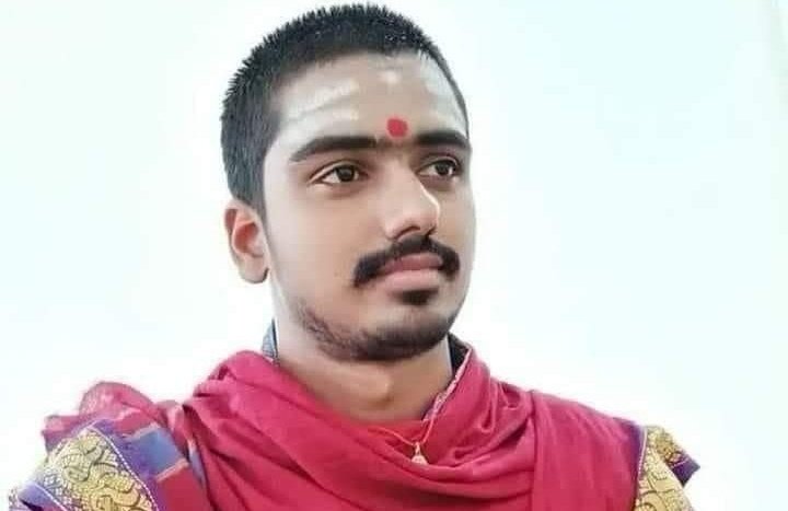 DeepakMishraRe1's tweet image. विंध्य_हुआ_गौरांवित

सीधी_जिले (ग्राम_नकझर) और पूरे विंध्य के लिए गौरव की बात ....
श्री_मोहित_पांडेय_जी होंगे अयोध्या में नवनिर्मित प्रभु श्रीराम मंदिर के मुख्य पुजारी 3000 आवेदको की कड़ी स्पर्धा और देश के प्रमुख धर्माचार्यो द्वारा ली गई परीक्षा में सफल होकर आजीवन प्रभु की सेवा