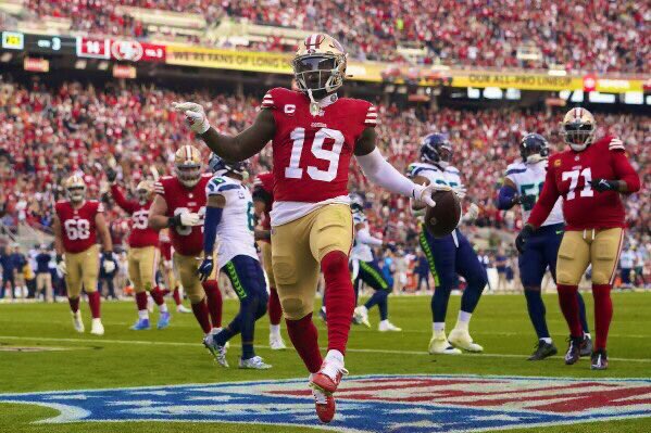 49ersSportsTalk's tweet photo. BREAKING NEWS🚨👀: The San Francisco #49ers are now the #1 seed in the NFC with a 10-3 record. 🔥🔥

They also hold the tie breaker against the other 10-3 teams, because they beat both the #Eagles &amp; #Cowboys. https://t.co/Z717yivllw