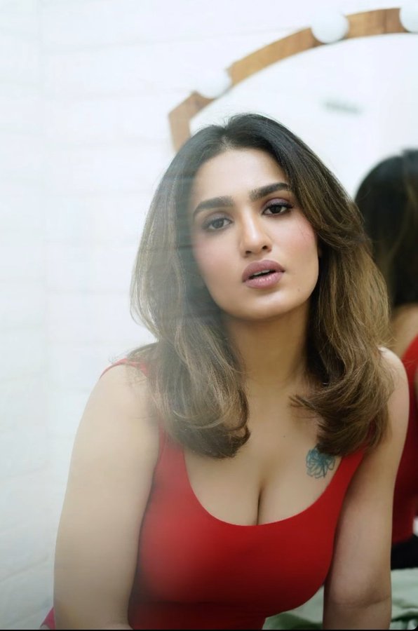 GBCmngmW8AA8hUn?format=jpg&name=900x900