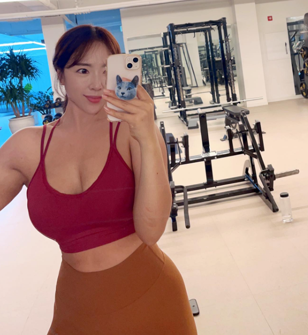 别叫姐姐 叫妈妈！！！ 想认个涩涩的干儿子