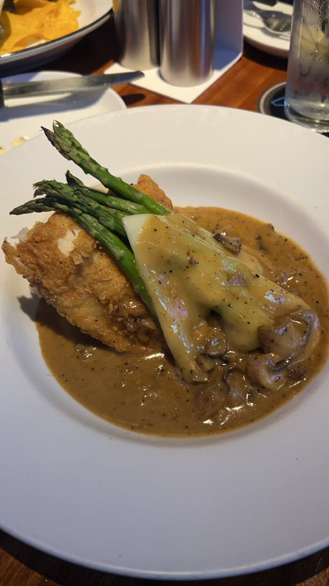 truluvly816's tweet photo. Listen! I know I don’t post much but I HAD TO tell yal about this dinner ordered from @54thStreetGrill in Gladstone, MO!
I’m a pescatarian so I can’t eat at many restaurants. But I asked the team to make me a Chicken Madeira but w/Fish. YAL!! This was AHMAZING!! TY 54th! https://t.co/I7HSIfVWeS