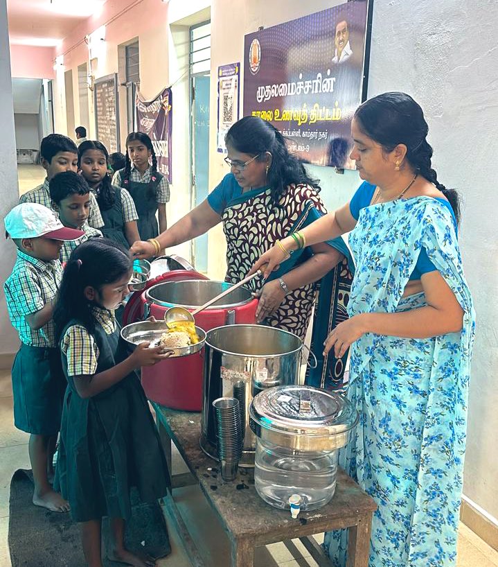 Tamizhachi_Offl's tweet image. மாணவர்களுக்கு காலை உணவுத்திட்டத்தின் கீழ் சத்தான சுவையான காலை உணவு வழங்கப்பட்ட தருணங்கள் 👌 

#MorningBreakfastScheme @Anbil_Mahesh