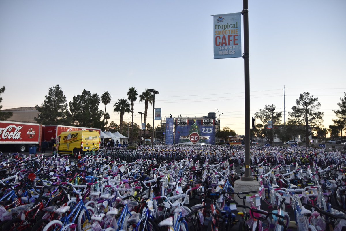 98.5 KLUC tweet media