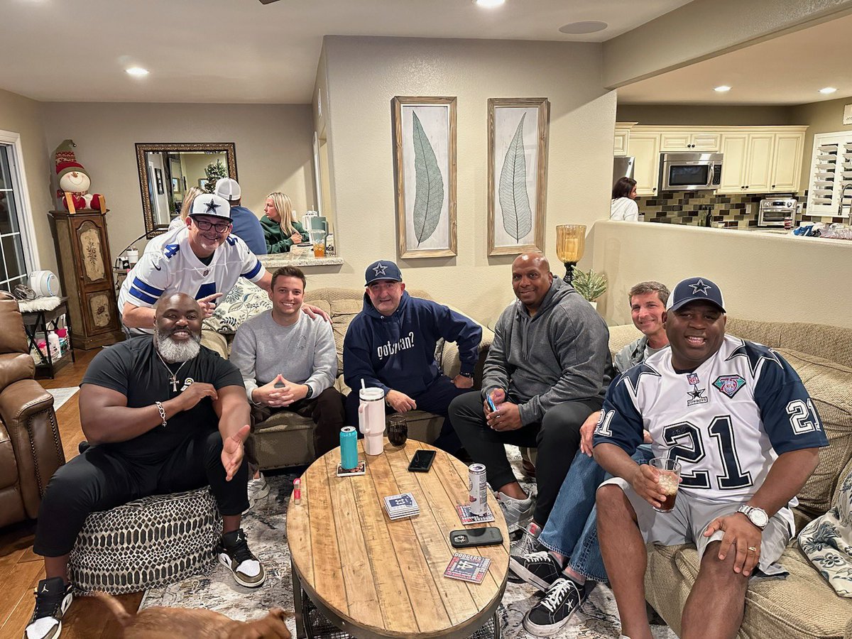 kcar20's tweet photo. Hanging with the boys for a cowboys victory! https://t.co/KilLLDc8wr