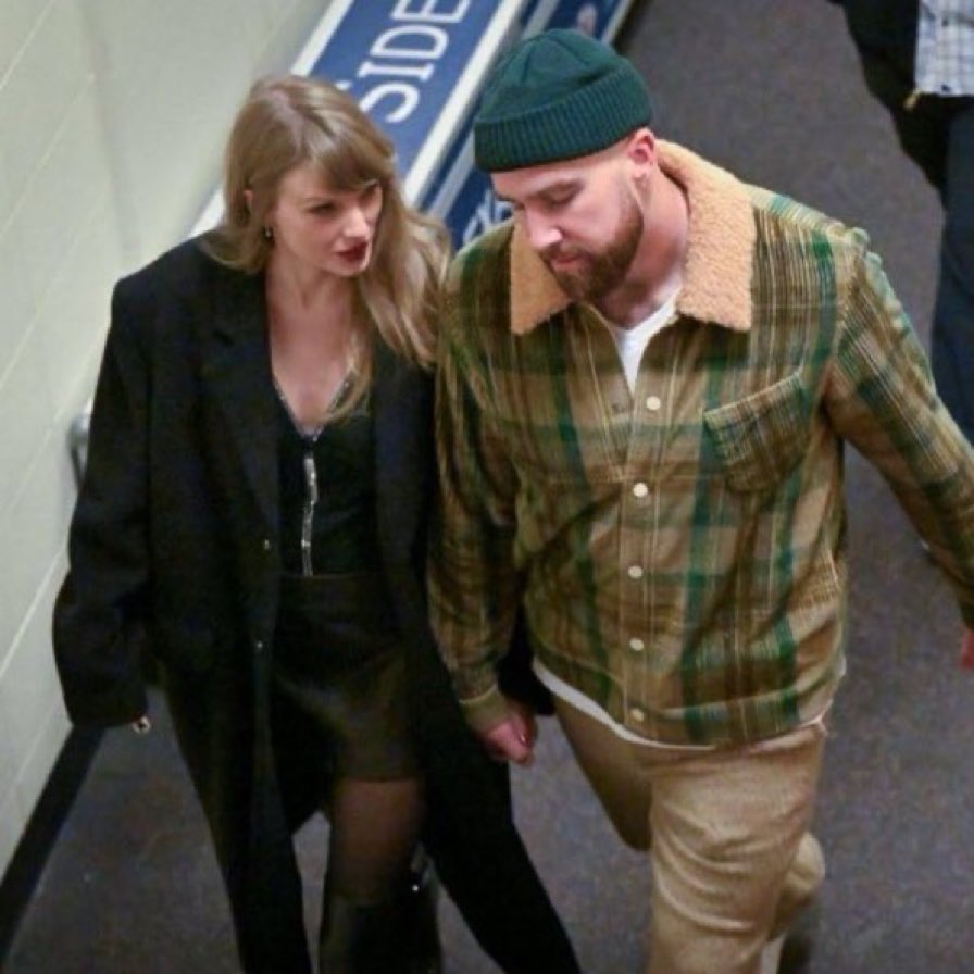 swiftlyinstyle's tweet image. reputation (2017) with evermore (2020)