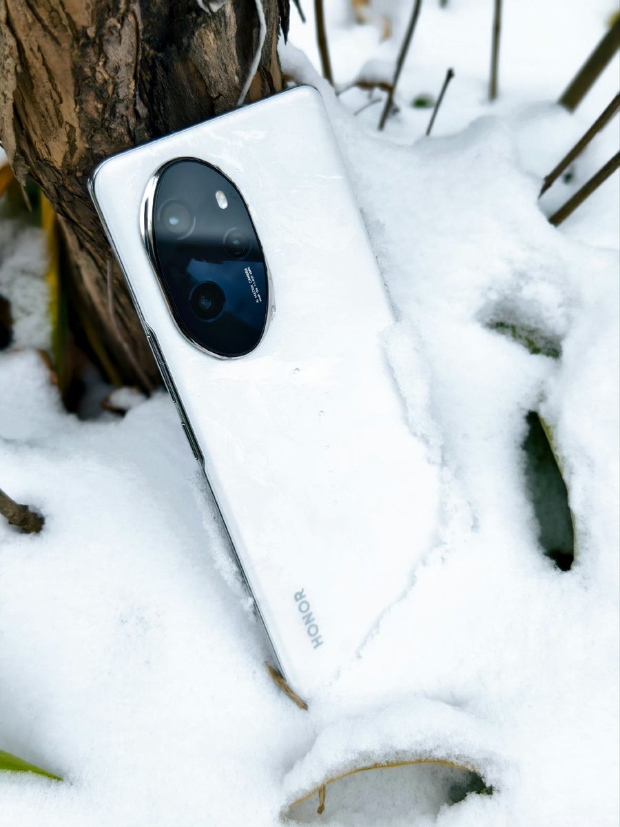fabrizio_degni's tweet photo. I love this Moon White Special Edition of the #Honor100Pro 😍
In the reality I love almost all the phone siete the White 🤍 finishing 😅
#honor100 #honor #smartphones #beauty #sinter #specialedition #china https://t.co/98QL7b4ec9