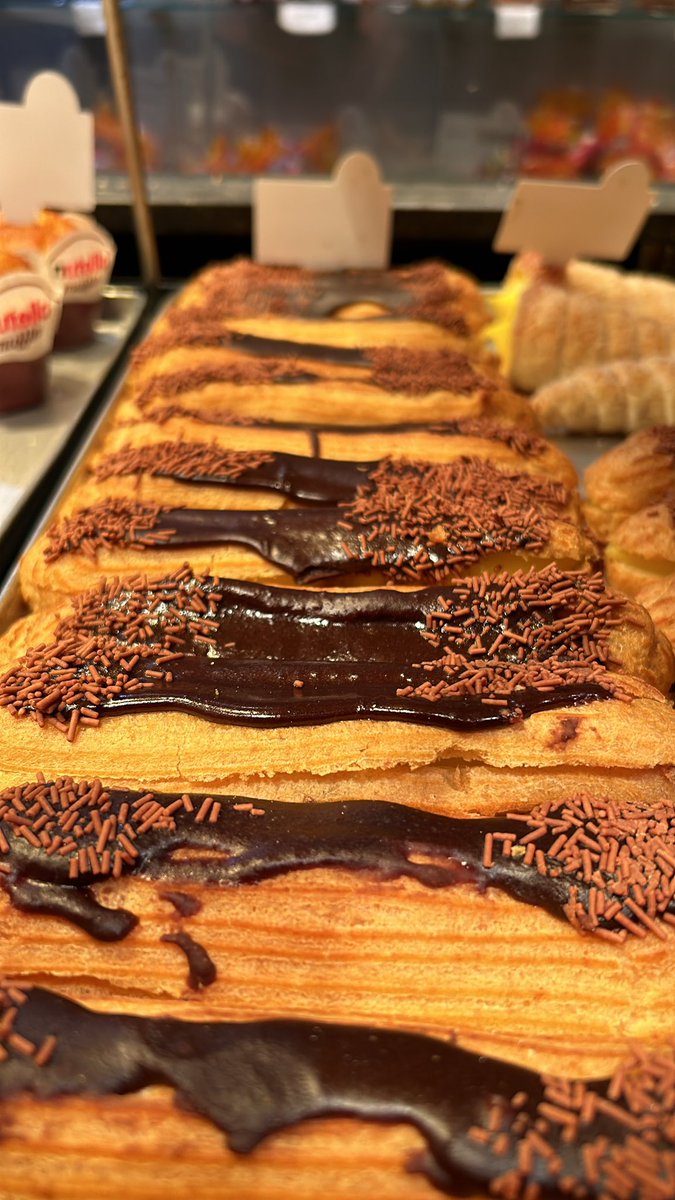 tpistoleeke's tweet photo. Deze week in promotie 3+1 gratis op de eclairs! 😋😋😋

https://t.co/Scn7SaEpZo

#eclairs https://t.co/Ofdz8Kbbx2
